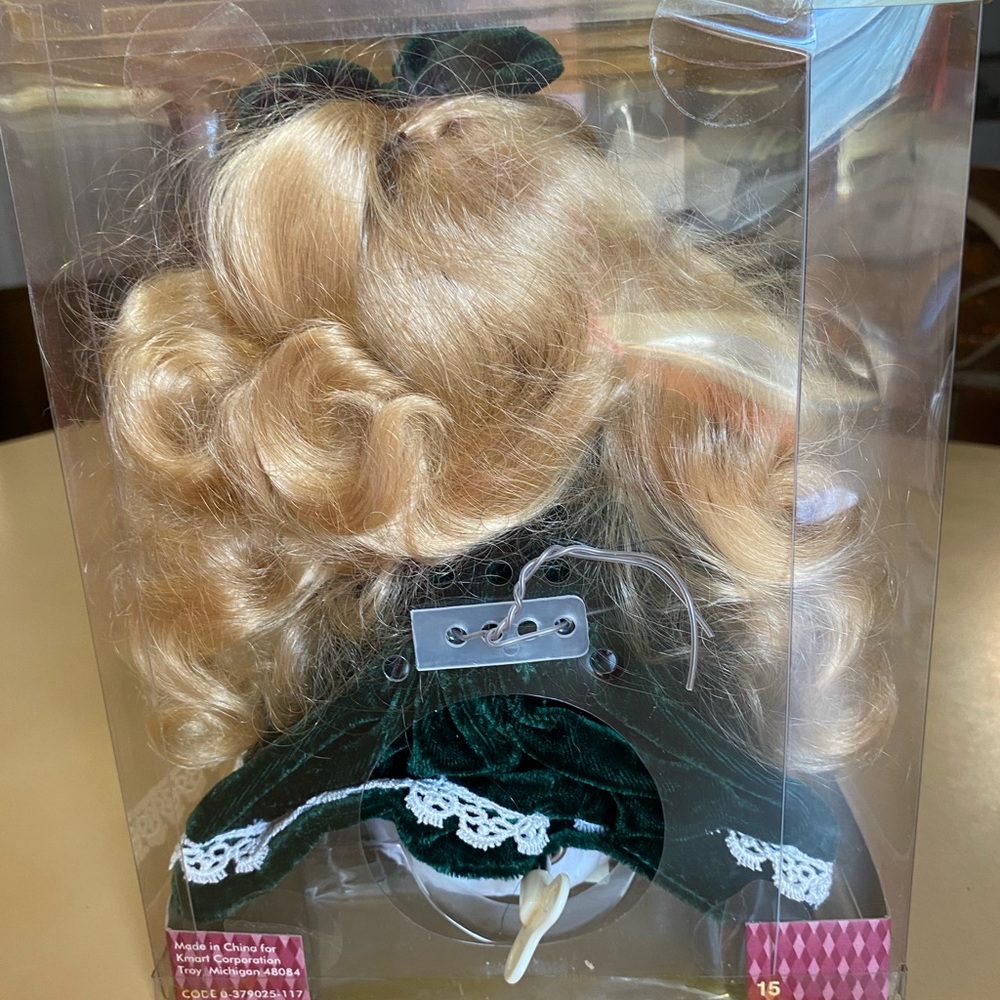 Gift Gallery Animated Wind-up Musical Doll.  Green eyes, blonde hair.  9” tall - Picture 4 of 5